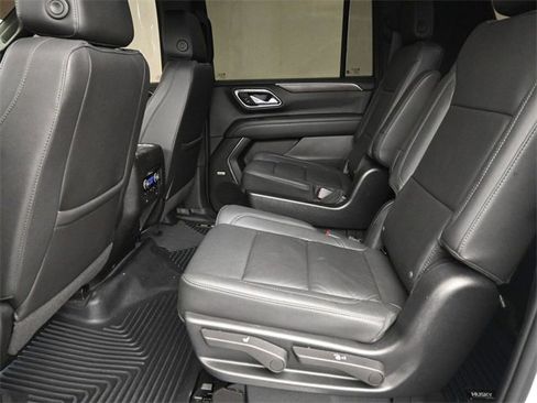 Used 2023 Chevrolet Suburban Z71 w/ Luxury Package image 21