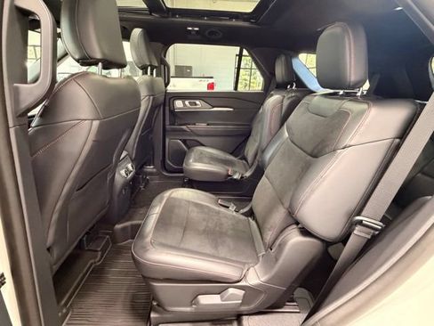 Used 2025 Ford Explorer ST AWD/4WD image 16