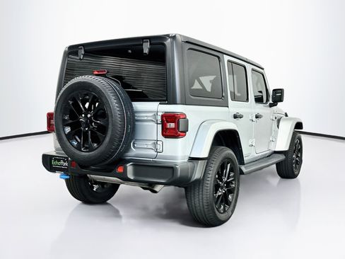 Used 2023 Jeep Wrangler Unlimited Sahara AWD/4WD image 9
