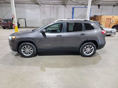 Used 2019 Jeep Cherokee Latitude Plus w/ Cold Weather Group image 5