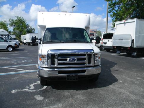 Used 2018 Ford E-350 and Econoline 350 Super Duty w/ Power Windows & Locks Group RWD image 5