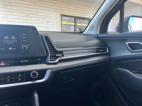 Used 2025 Kia Sportage LX FWD image 31