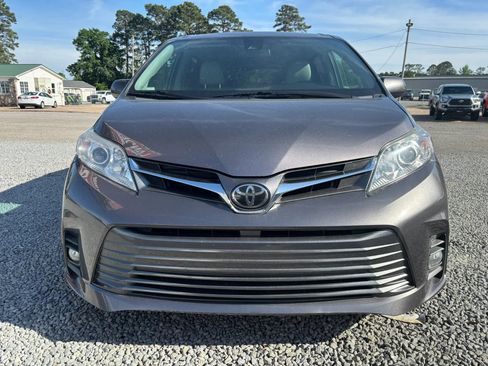 Used 2020 Toyota Sienna XLE Premium FWD image 4