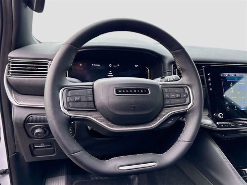 Used 2024 Jeep Wagoneer Series III image 11