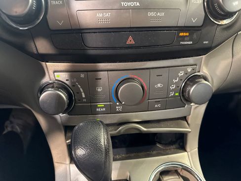 Used 2012 Toyota Highlander FWD image 25