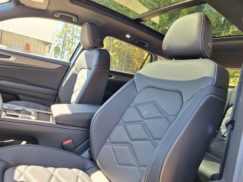 Used 2026 Volkswagen Atlas Cross Sport SE FWD image 11