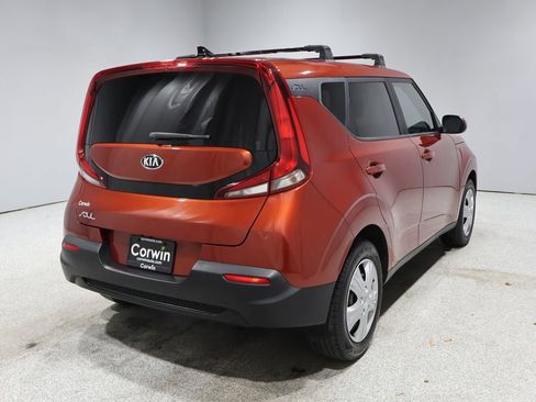 Used 2021 Kia Soul LX image 2
