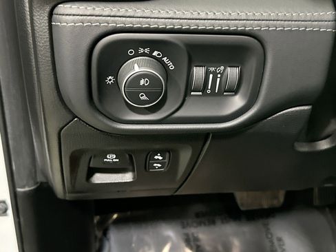 Used 2021 RAM 1500 Limited w/ Body Color Bumper Group image 17