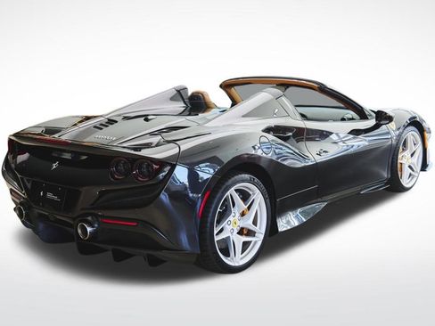 Used 2022 Ferrari F8 Tributo image 5