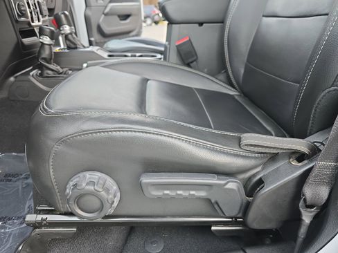 Used 2022 Jeep Wrangler Unlimited Sahara w/ LED Lighting Group image 28