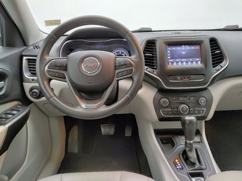 Used 2020 Jeep Cherokee Latitude Plus FWD image 22