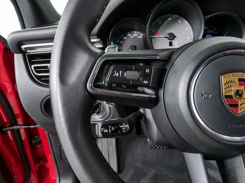 Certified 2022 Porsche Macan S AWD/4WD image 9