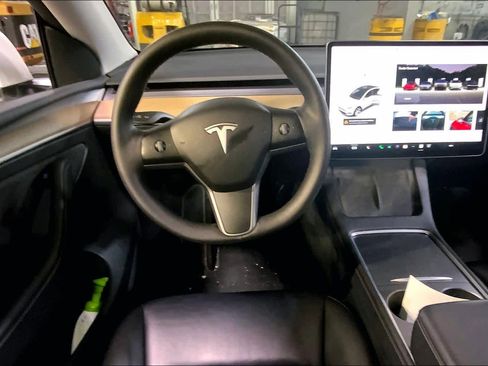 Used 2023 Tesla Model Y AWD image 5