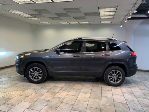 Used 2019 Jeep Cherokee Latitude Plus AWD/4WD image 5