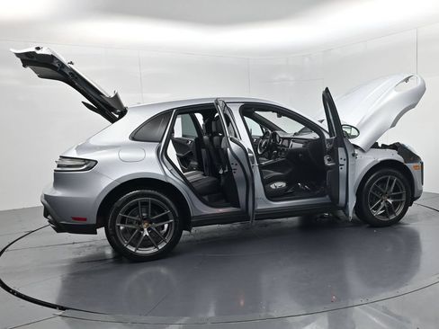 Used 2024 Porsche Macan AWD/4WD image 69