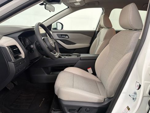 Used 2023 Nissan Rogue SV image 14