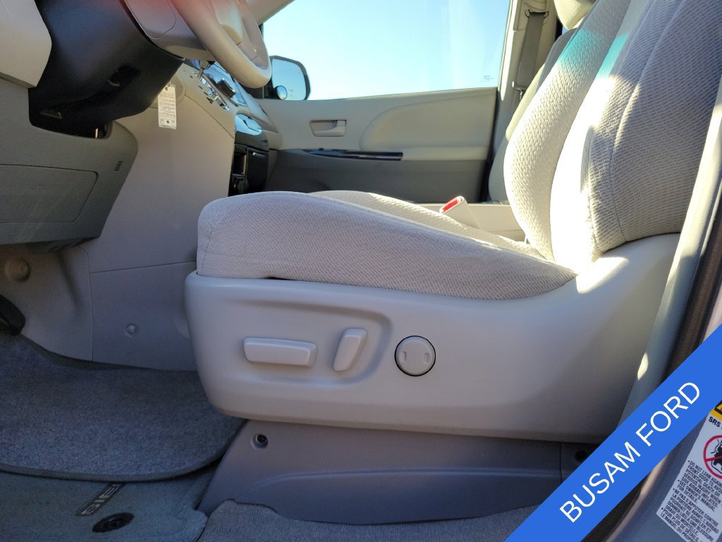 Used 2014 Toyota Sienna LE FWD image 16