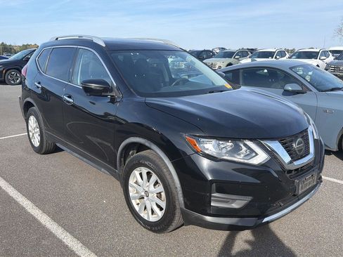 Used 2018 Nissan Rogue SV w/ Sun & Sound Touring Package image 5