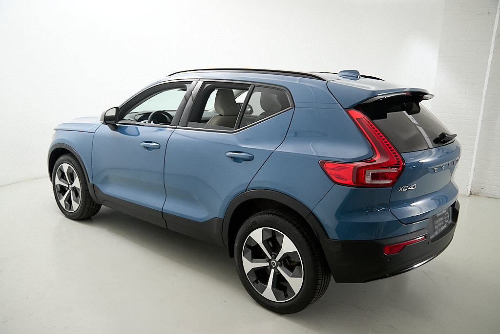 Certified 2023 Volvo XC40 B5 Plus w/ Protection Package Premier AWD/4WD image 8