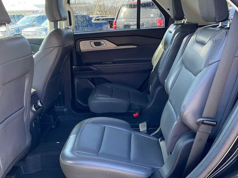 Used 2025 Ford Explorer Active w/ Active Comfort Package image 38