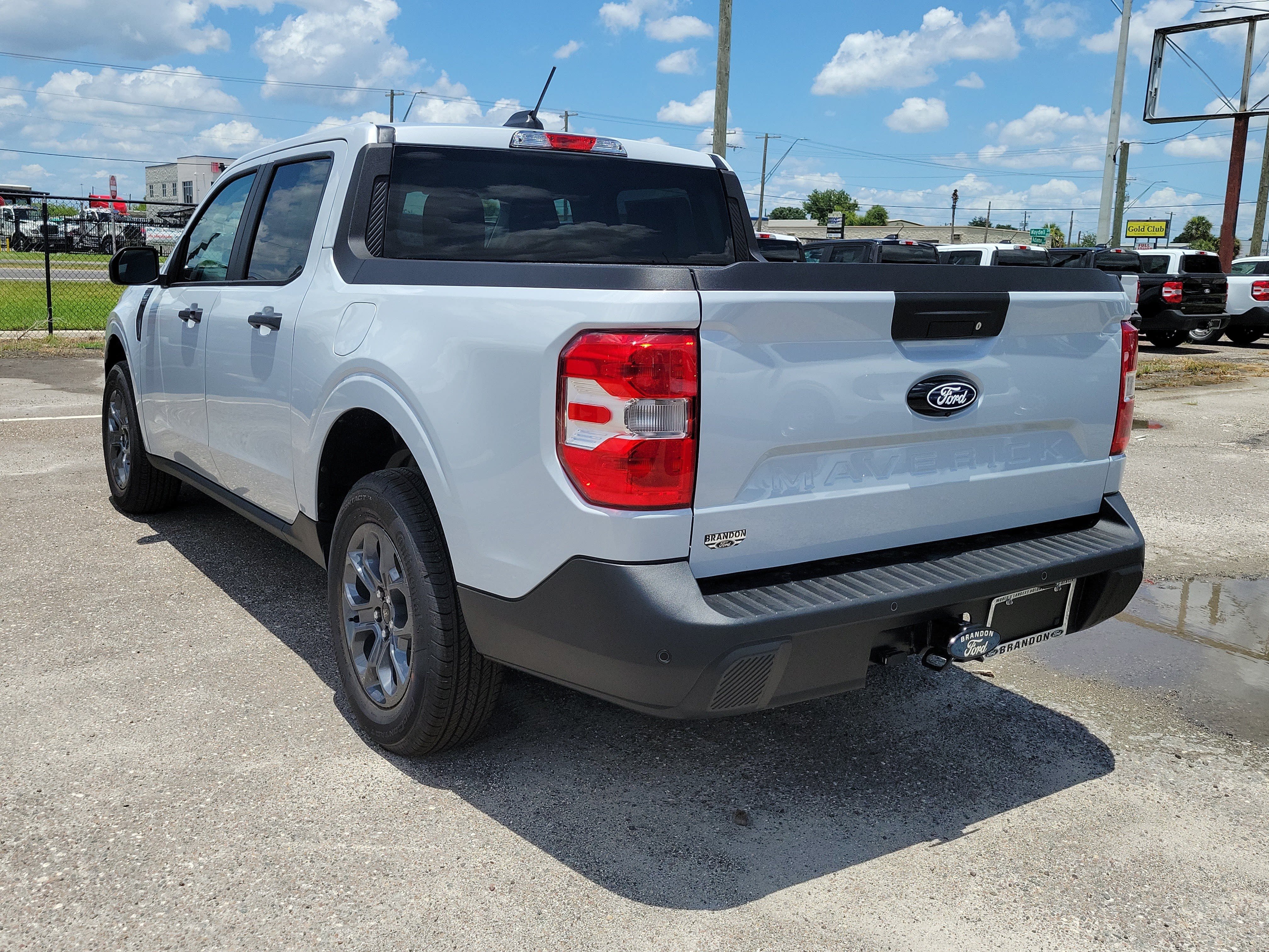New 2026 Ford Maverick XLT w/ XLT Luxury Package FWD image 8