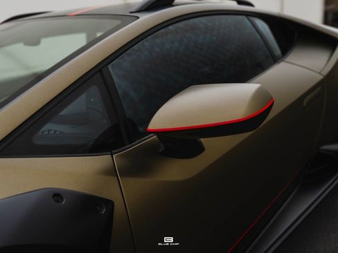 Used 2024 Lamborghini Huracan Sterrato image 8