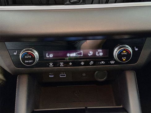Used 2024 Mitsubishi Outlander SE AWD/4WD image 18