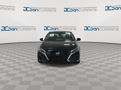Used 2023 Nissan Altima 2.5 SV w/ SV Premium Package FWD image 3