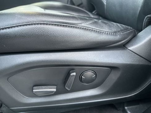 Used 2023 Ford Explorer Limited image 16