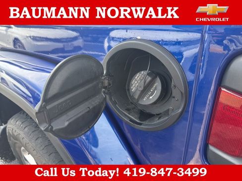 Used 2020 Jeep Wrangler Unlimited Sahara AWD/4WD image 38