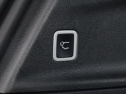 Used 2022 Chrysler Pacifica Touring-L w/ S Appearance Package image 36