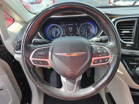 Used 2022 Chrysler Pacifica Limited FWD image 6