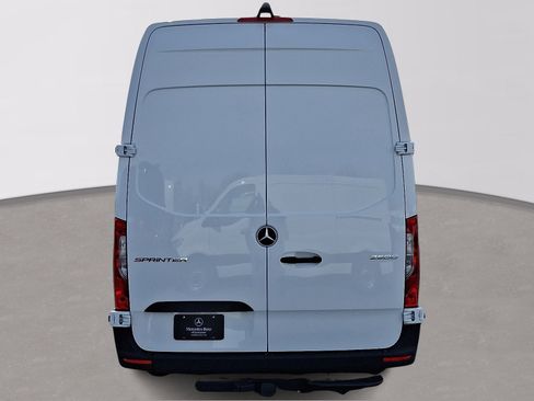 Used 2024 Mercedes-Benz Sprinter 2500 image 6