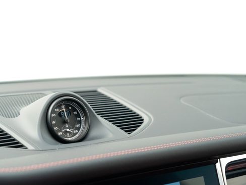 Certified 2025 Porsche Macan image 25