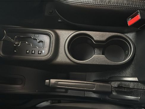 Used 2016 Jeep Wrangler Unlimited Sahara image 17