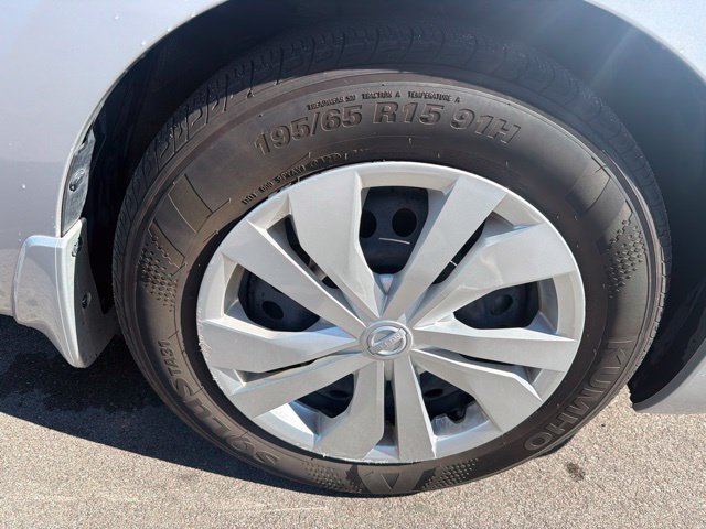 Used 2025 Nissan Versa S w/ Trunk Package FWD image 4