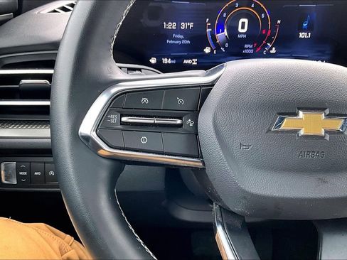 Used 2025 Chevrolet Traverse LT image 12