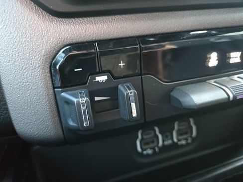 Used 2022 RAM 1500 Rebel image 72