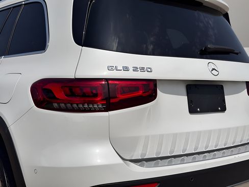 Used 2022 Mercedes-Benz GLB 250 image 29