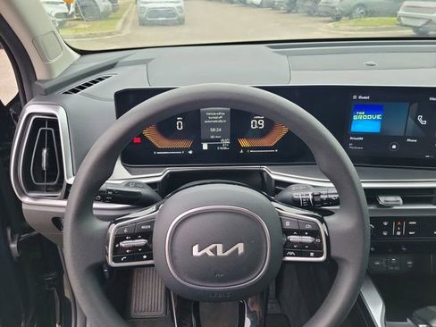 Used 2025 Kia Sorento LX image 18