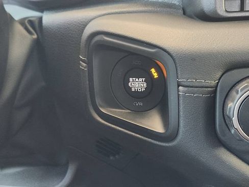 Used 2024 Jeep Gladiator Rubicon AWD/4WD image 7