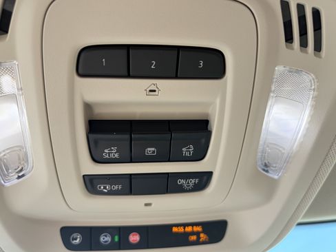 Used 2023 Buick Envision Avenir AWD/4WD image 32