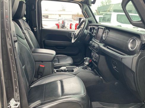 Used 2019 Jeep Wrangler Unlimited Sahara image 15