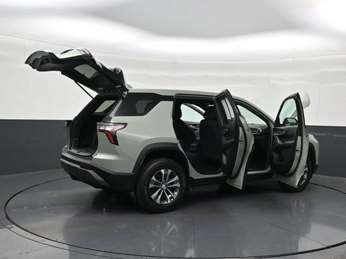 Used 2025 Chevrolet Equinox LT FWD image 31