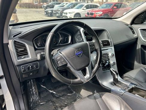 Used 2017 Volvo XC60 T6 Dynamic w/ Preferred Option Package image 9