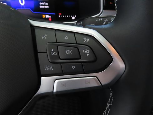 New 2025 Volkswagen Taos SE image 15