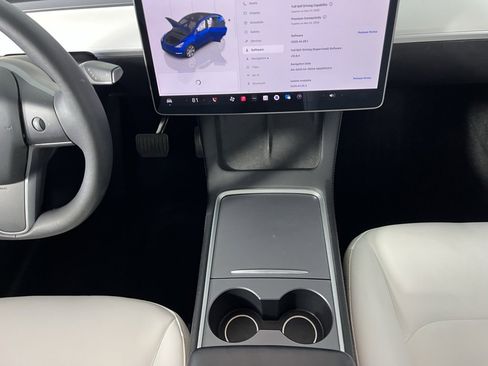 Used 2023 Tesla Model Y Long Range image 15
