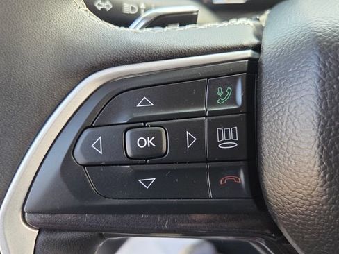 Used 2023 Jeep Grand Cherokee Laredo AWD/4WD image 24
