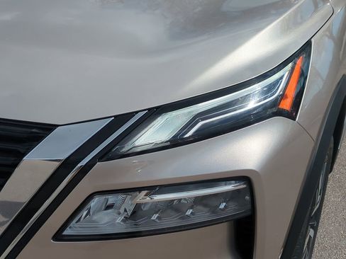 Used 2021 Nissan Rogue Platinum image 11