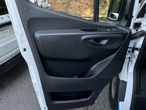 Used 2021 Mercedes-Benz Sprinter 2500 image 11